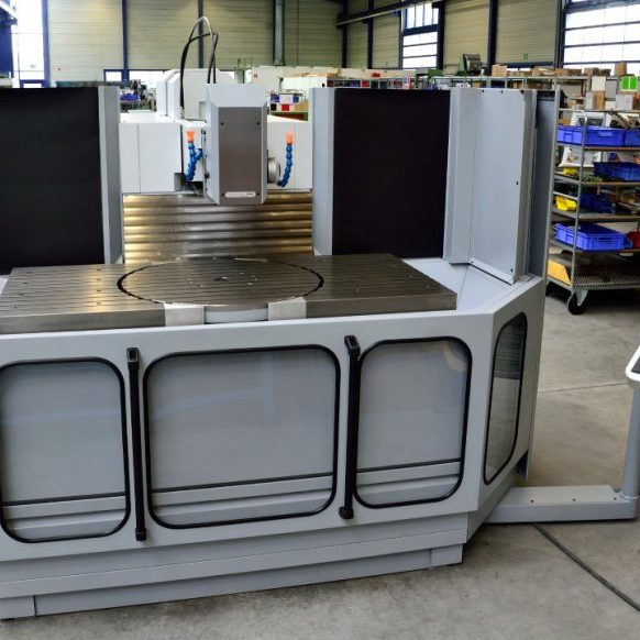 DECKEL FP50 CC 2813 MIT HEIDENHAIN TNC 320 STEUERUNG BETTMASCHINE / X-1200MM - von FPS generalüberholt - Bedienung CNC ohne Handrad